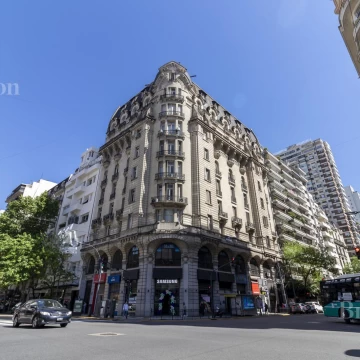 Oficina en  Santa Fe y Callao. Edificio emblemático.