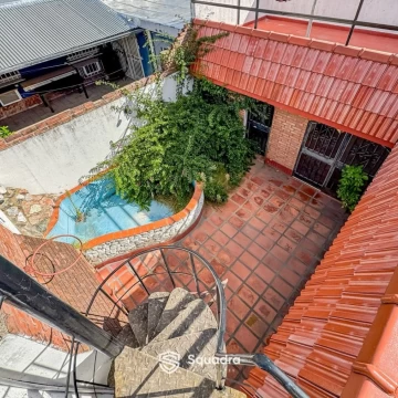 VENTA | PERMUTA - Casa 4 Dormitorios  - Alberdi, Rosario. APTO CRÉDITO.