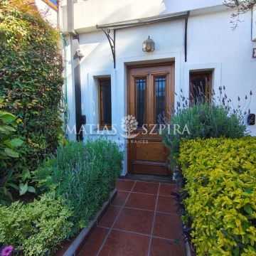 Venta de Casa 4 AMBIENTES en Castelar, Morón
