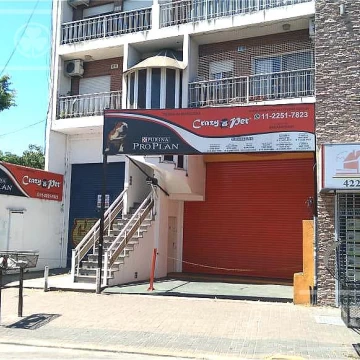 Venta en Block 4 Deptos, Casa, 2  Locales. En Berazategui, Excelente ubicación.