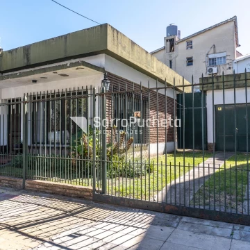 Venta casa 4 ambientes con cochera y patio en Villa Sarmiento