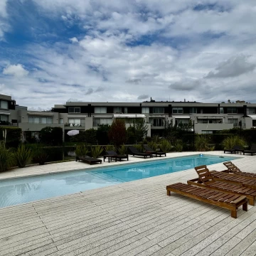 Departamento 3 ambientes en venta en La Bahía de Nordelta, complejo El Reflejo.