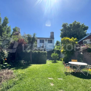 VENTA CASA MULTIFAMILIAR CON ENTRADAS INDEPENDIENTES, PATIO / PARQUE - VILLA ADELINA