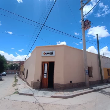 VENTA OFICINA Y CASA EN CENTRO DE HUMAHUACA