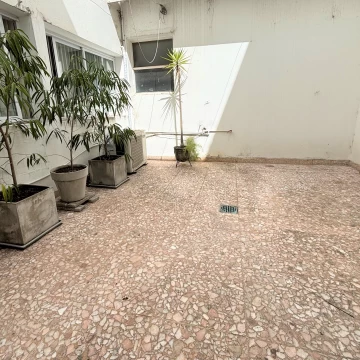 Casa PH en venta, con cochera. La Plata