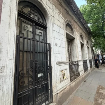 PH AL FRENTE EN BALVANERA CON ENTRADA INDEPENDIENTE Y POTENCIAL COMERCIAL