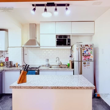 VENTA DE DEPARTAMENTO 3 AMBIENTES, 2 BALCONES Y BAULERA EN FLORES