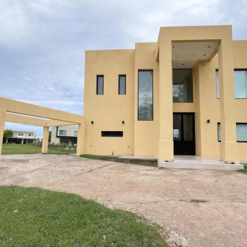 Casa en Venta 4 dorm Barrio San Pablo Pilar