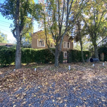 Venta - Casa 5 amb. Pileta, Jardín y Quincho - 2 Lotes / Los Ñanduces