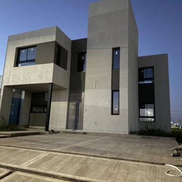 VENTA CASA 3 DORMITORIOS A ESTRENAR - DOCTA CENTRAL
