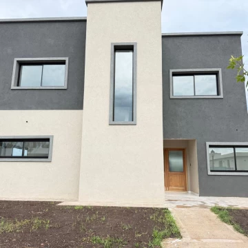 Casa en Venta 4 dorm. + Escritorio San Pablo Pilar