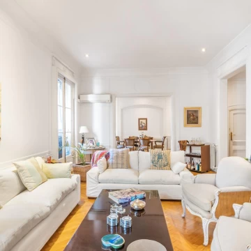 Impecable 6 ambientes en esquina Av. Las Heras y Rodríguez Peña - EXCELENTE UBICACION