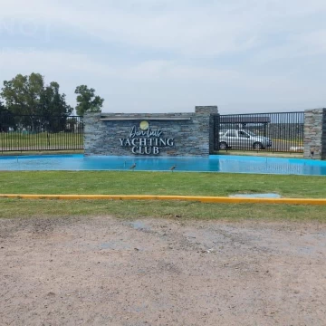 Venta amplio terreno lote en el barrio Yachting Club Don Luis 