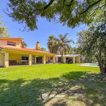 VENTA | PERMUTA - Casa 2 dormitorios, cochera, piscina y parrilla descubierta - Funes.