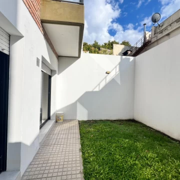 Alquiler departamento Rosario Planta baja Con Patio a mts de Av San Martín Sur