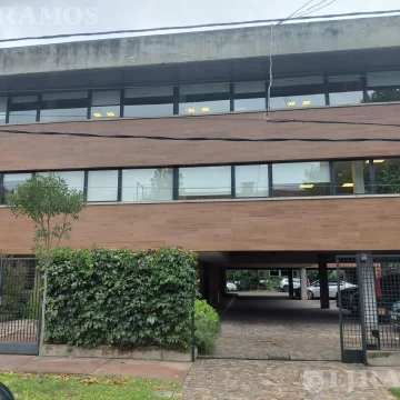 Alquiler de oficinas de 240 m2 en Beccar