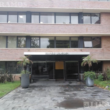 Alquiler de oficina de 237 m2 en Beccar