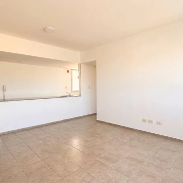 Departamento de un dormitorio con cochera cubierta en venta en La Plata