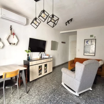 PH 5 ambientes, 3 dormitorios, living, lavadero, patio, parrilla y cochera (Parque Avellaneda)