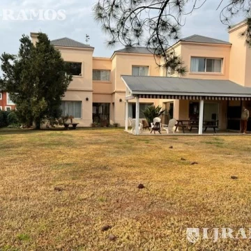 Importante casa en Venta en el Barrio Septiembre PG