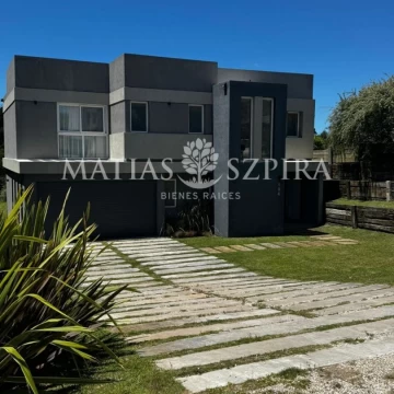 Casa en Venta 5 Ambientes en Costa Esmeralda 