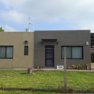 Venta Casa 3 ambientes sobre lote de 1000 m2,  Parque Sakura, Exaltacion de la Cruz-APTA CREDITO