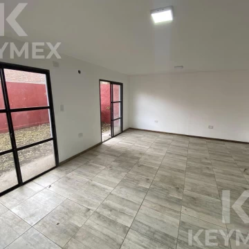 Monoambiente con patio a la venta La Plata