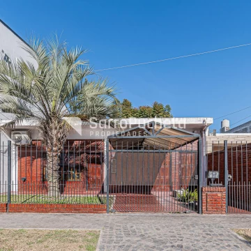 Venta Casa 3 ambientes lote propio con cochera y patio
