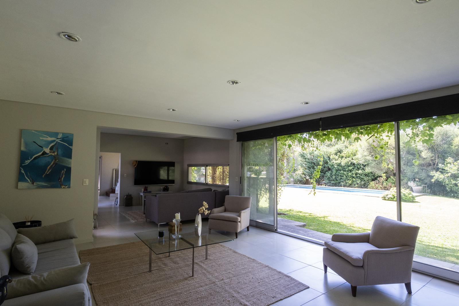 living con salida al jardin