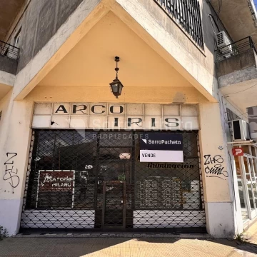 Venta local en equina en Morón sur.
