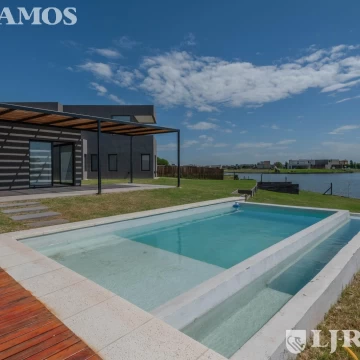 Casa en San Sebastián sobre hermosa Bahía a la laguna en Área 1 MB
