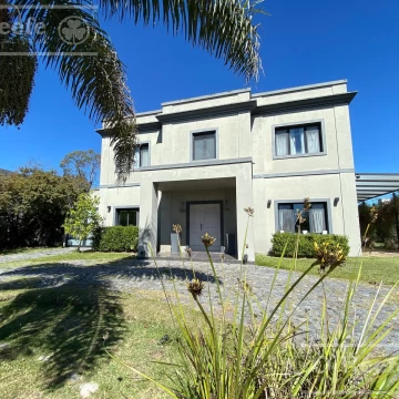 Casa en venta de 5 ambientes en Ombúes de Hudson, excelente ubicación!!!