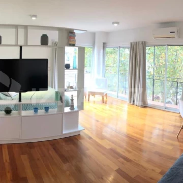 Alquiler anual/semestral Monoambiente amoblado 50m2, cochera - centro Martinez