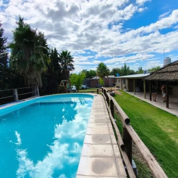 Casa 2 DORMITORIOS 1 BAÑO Galería Quincho Pileta 1500 m2 Parquizado Fin de semana vivienda familiar