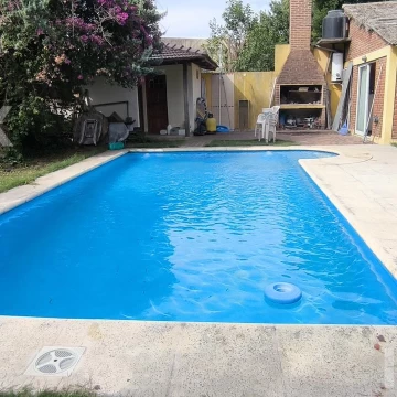 Casa en venta 3 dormitorios con quincho, piscina y parque - San Carlos, Gambier, La Plata