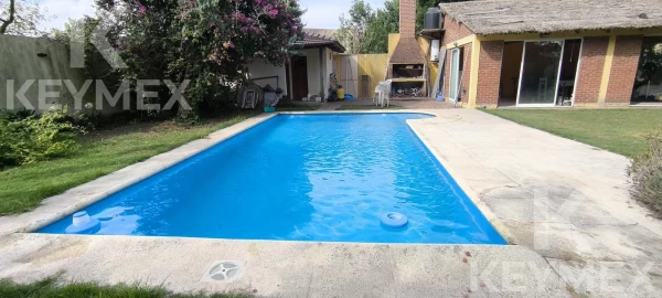 Casa en venta 3 dormitorios con quincho, piscina y parque - San Carlos, Gambier, La Plata