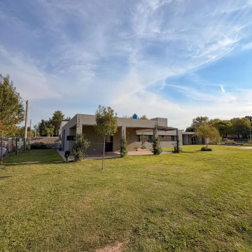 Casa en Venta en Fuens Town 3 Dormitorios y Pileta