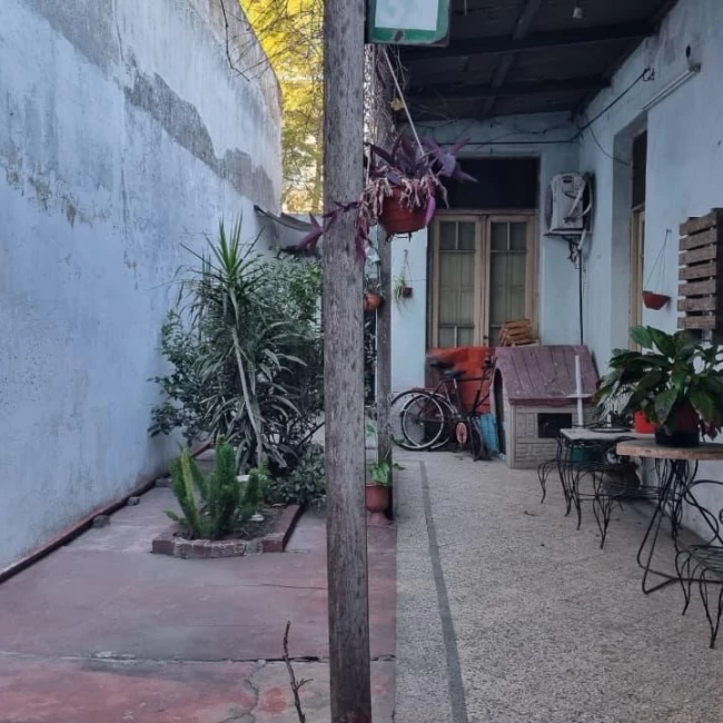 VENTA CASA 3 AMBIENTES CON JARDÌN, LOTE DE 8,66 X 29,14