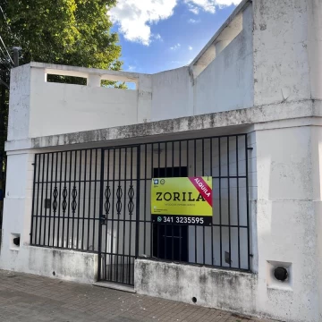 Alquiler casa de tres dormitorios con cochera en zona norte de rosario