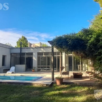 Casa 5 ambientes en Barrio Los Eucaliptus - Haras Santa Maria - MB