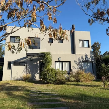 Venta casa 5 amb con pileta en  San Agustín, Villanueva, Benavidez