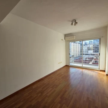 Alquiler Monoambiente Divisible con Patio – Recoleta