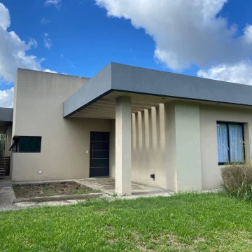 Casa en Venta 4 dorm Barrio San Alfonso Pilar del Este