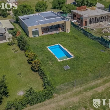 Casa en A1 San Sebastián con fondo al Pulmón Verde VENTA CON RENTA  NO APTO CRÉDITO NO TOMA LOTE  MB