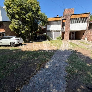 Casa en venta Castelar 6 ambientes