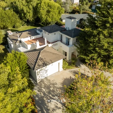 Casa de 3 Dormitorios y Amplio Parque