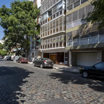 Venta Departamento 3 ambientes con toilette y balcón.   Apto crédito.