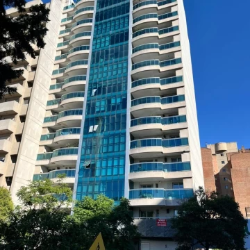 Departamento 3 dormitorios y cochera a la venta
