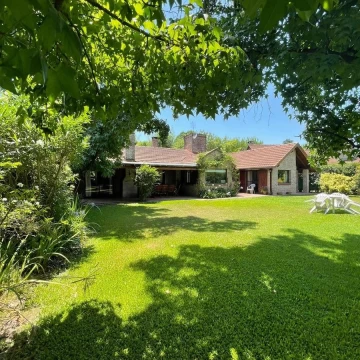 Casa  a la venta y alquiler temporal -Barrio cerrado  Praderas de San Ignacio- Muñiz