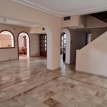 Venta Casa Rosario. Amplisima Pileta.  Dos cocheras. Permuta / Financiación.